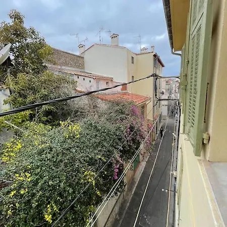 T2 Dans Le Vieil * أنتيب